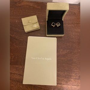 Vintage Alhambra earrings, 18K yellow gold, onyx, never worn with verification